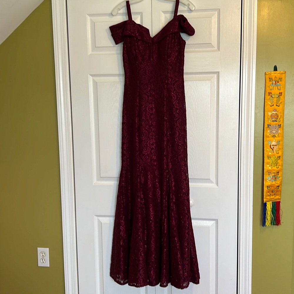 Burgundy or maroon gown - size 4- lacy overlay shimmers- worn once